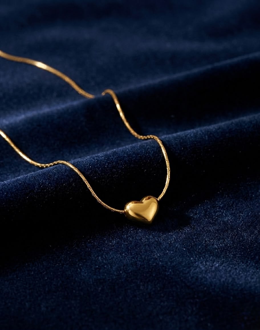 ELARA heart pendant necklace
